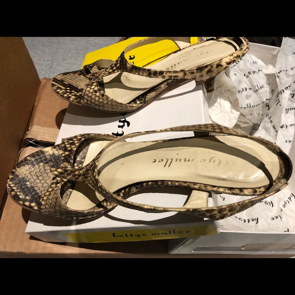 Women’s Python Shoes - image 3